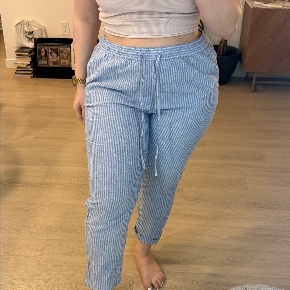 H&M Blue and White Striped Cropped Drawstring Pants